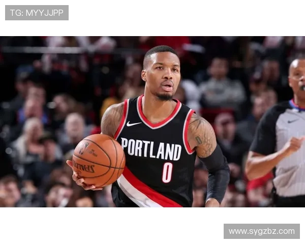 [NBA]洛佩斯手递手传球 利拉德不讲理三分命中.